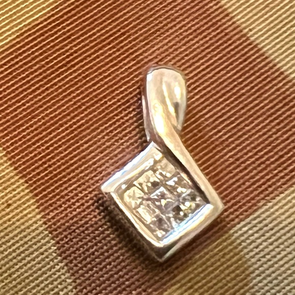 10K TAJ Signed White Gold Moissanite Rhombus Pendant 1/2” 0.47g